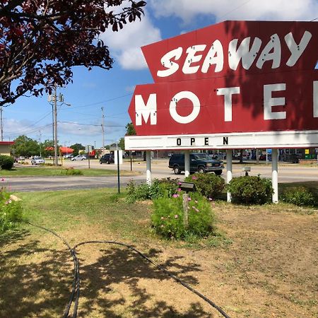 Seaway Motel Roosevelt Park Exterior foto